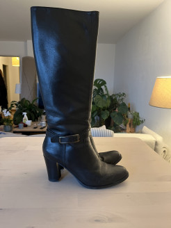 Heeled boots worn once