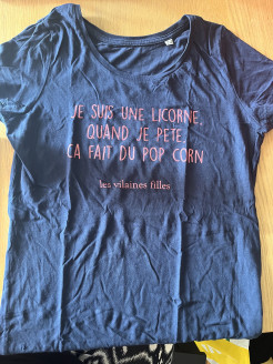 T-shirt bleu fonce avec inscription