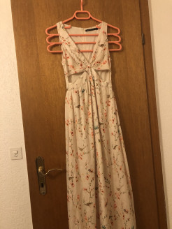 Langes Kleid mit Blumenmuster XS Zara