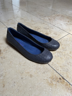 Navy blue leather ballerinas, S38,