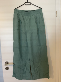 Loose-fitting summer trousers