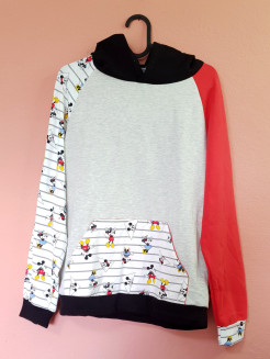 Handgemachter Pullover