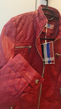 Veste en faux cuire rouge