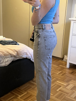 Graue Mom-Jeans
