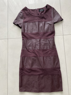 Bordeauxfarbenes/violettes Kleid