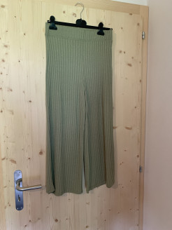 Wide-leg trousers