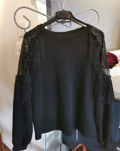 Jumper with fringes and rhinestones