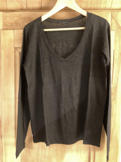 Schwarzer Pullover aus Leinen