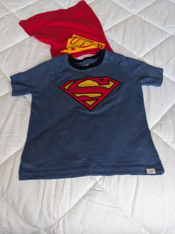 T-shirt + cape Superman
