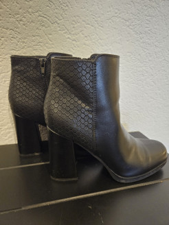 Imitation snakeskin boots