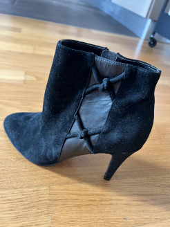 Minelli black leather heels