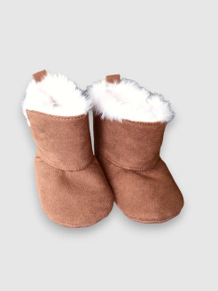Baby slippers / boots 12/13.