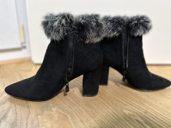 Black boots, fur (fake)