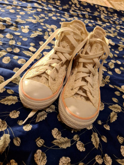 Converse high-top trainers, size 31, like new, worn a few times