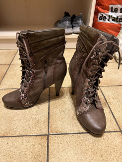 Heeled boots