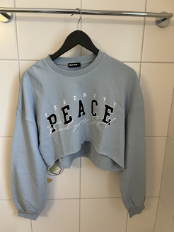 Lightweight long-sleeved jumper