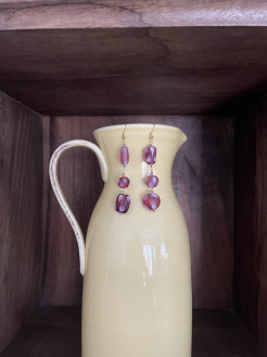 Boucles d'oreilles en verre de Murano à effet bonbon et garniture dorée.💗