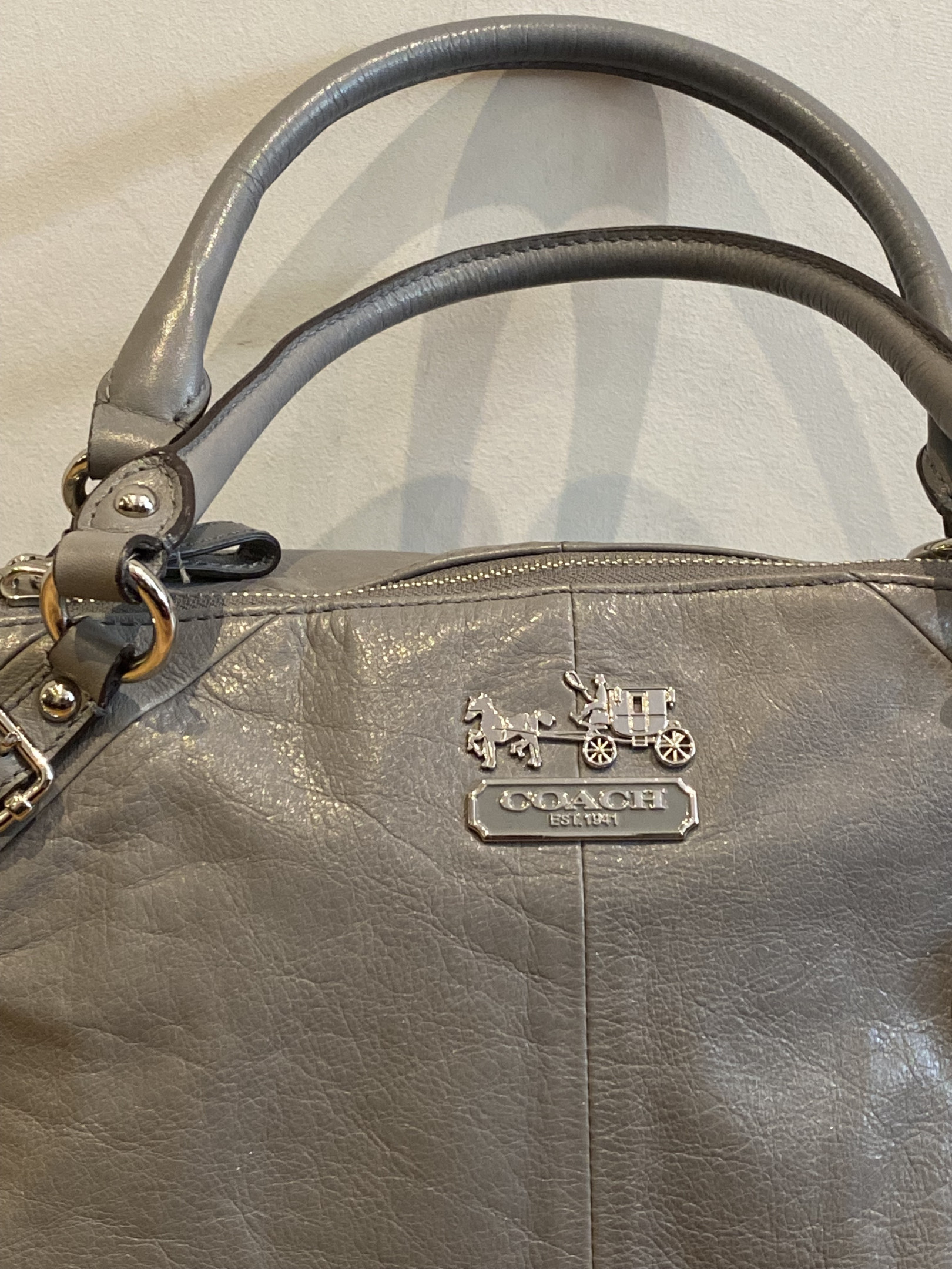 Grey shop leather handbag