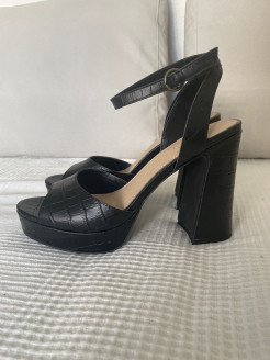 Schwarze bedruckte High Heel Sandalen von Anna Field