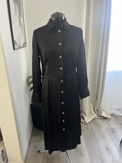 Robe longue noir à boutons 