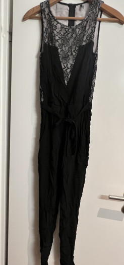 Jumpsuit naf naf Größe 36 schwarz mit Spitze