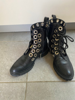 Original black boots