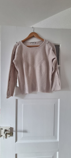 Light pink jumper with sleeve opening