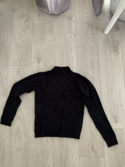 Weicher schwarzer Pullover XS