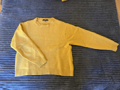 Uniqlo mustard jumper