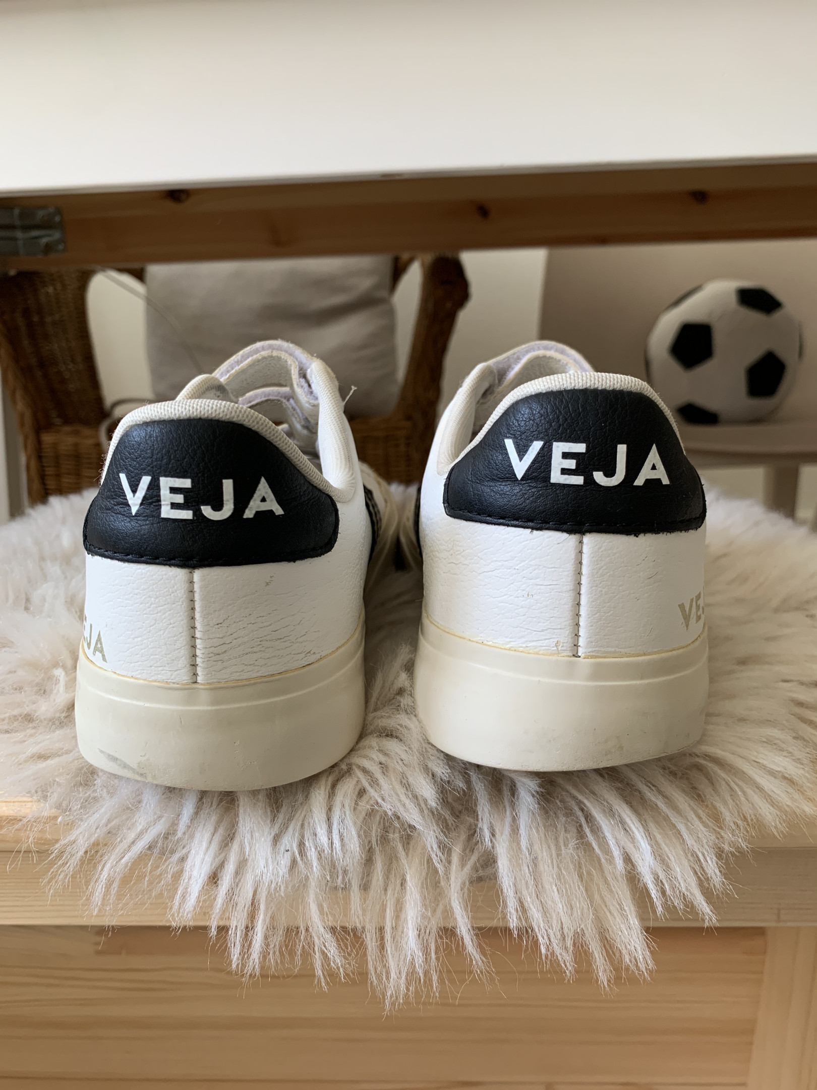 Veja v1 hot sale white black