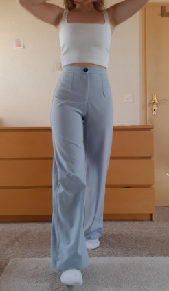 Hellblaue Hose