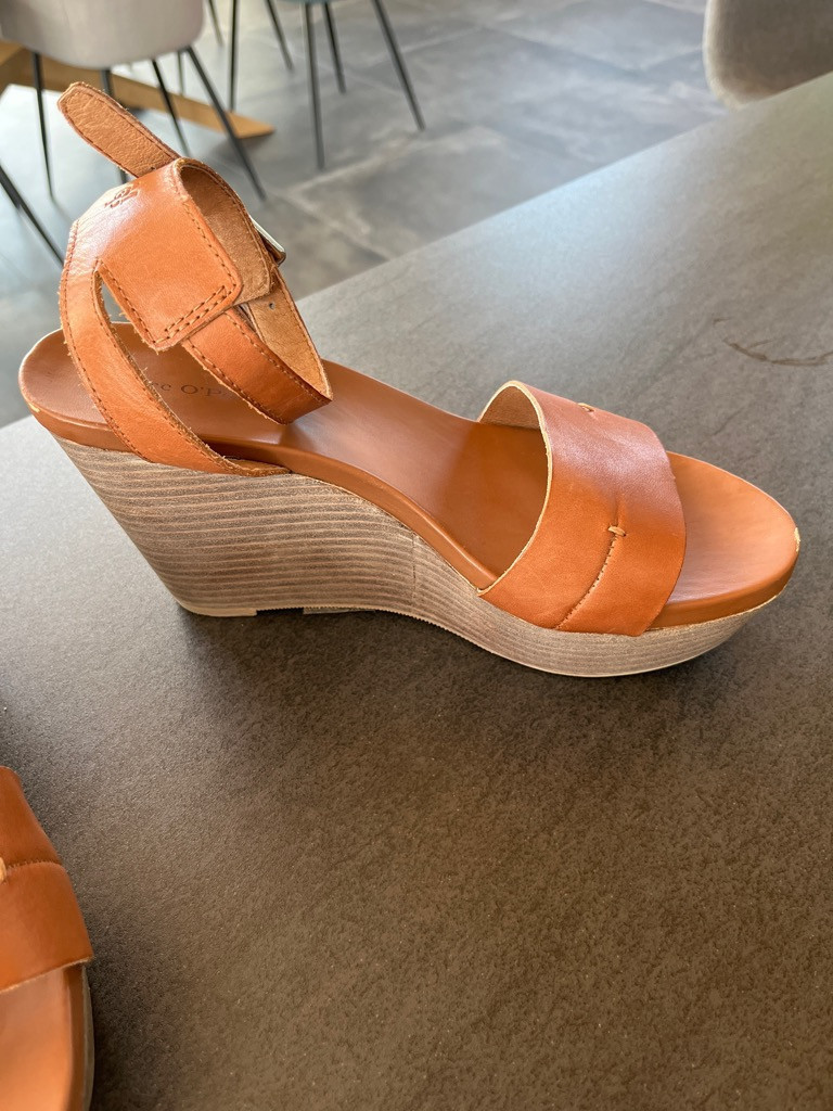 Wedge sandals