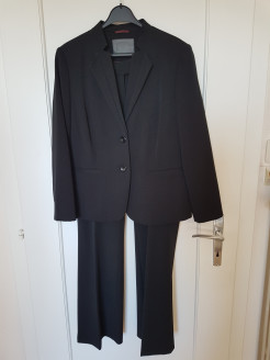 Suit including blazer and trousers