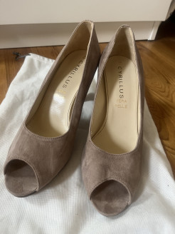 Pumps aus Veloursleder