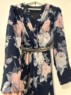 Robe longue à fleurs - idéal pour un événement.