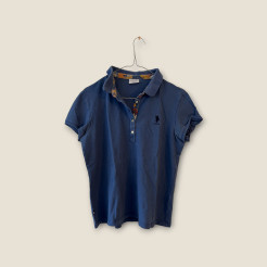 Blaues Poloshirt mit Blumen