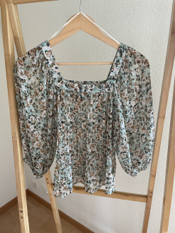 Transparente fließende Bluse