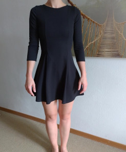 Schwarzes Patinenkleid