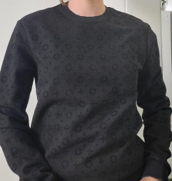 Schwarzer Pullover mit Muster