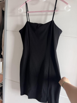 Kleines Kleid in klassischem Schwarz