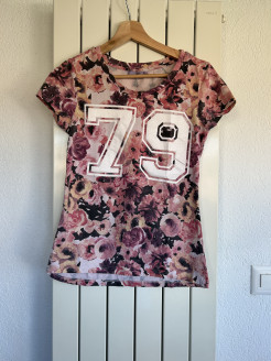 Tshirt with floral motif - size S