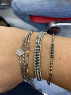 Set of "Belle mais pas que" bracelets