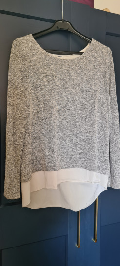 Pullover/T-Shirt mit langen Ärmeln