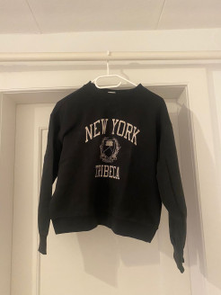 Schwarzer Pullover New York