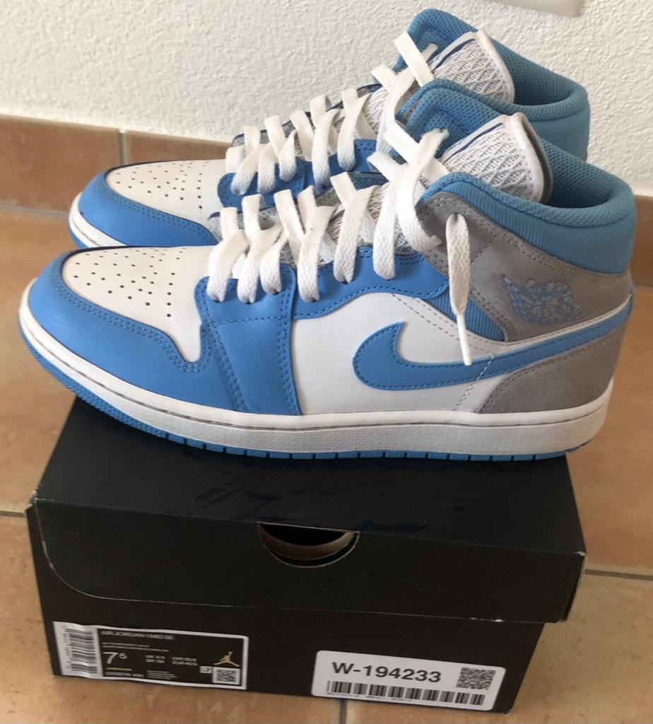 Jordan 1 Mid University Blue Grey