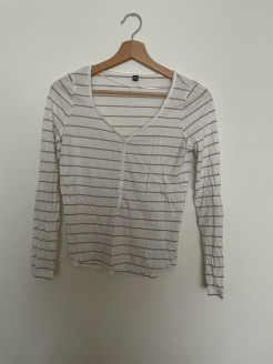 white and beige striped long-sleeved t-shirt