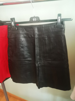 Leather skirt by Massimo Dutti - XS