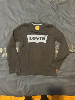 Pull Manches longues.  Levis