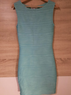 Eng anliegendes Kleid in Türkisgrün. Größe 38