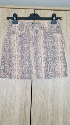 Short trapeze skirt